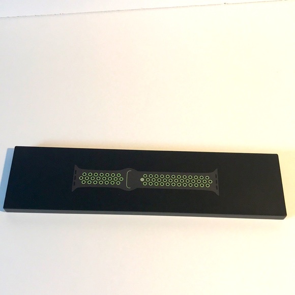 Apple Nike Watch Sport band Black Lime 44mm New in Box - Picture 2 of 2